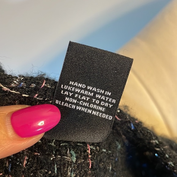 Cape / shawl sleeved ruffled longer length knit sweater has silver shine thread - Picture 10 of 12